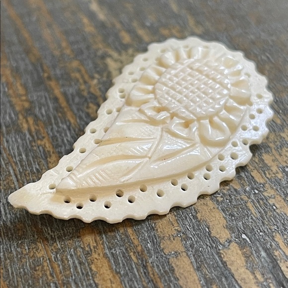 Antique Hand Carved Bone Flower Teardrop Design C-Clasp Brooch - Picture 6 of 8